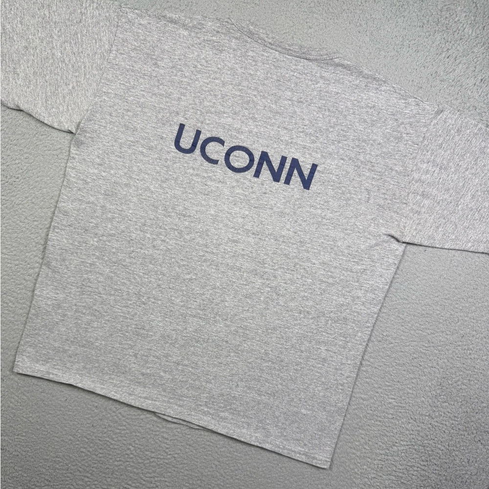 Vintage 90s University‎ of Connecticut UCONN T-shirt